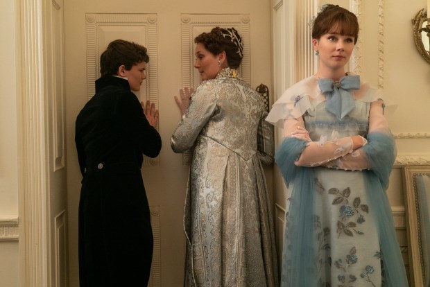 (L to R) Will Tilston as Gregory Bridgerton, Ruth Gemmell as Lady Violet Bridgerton, Claudia Jessie as Eloise Bridgerton in Season 3 Episode 1.