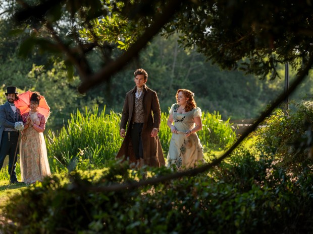 Bridgerton. (L to R) Luke Newton as Colin Bridgerton, Nicola Coughlan as Penelope Featherington in episode 302 of Bridgerton. Cr. Laurence Cendrowicz/Netflix © 2024